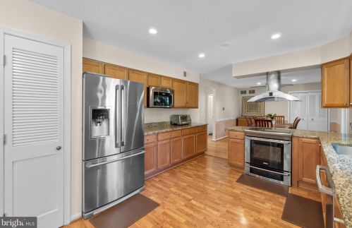 15025 Snowden Dr, Silver Spring MD 20905-5663 exterior