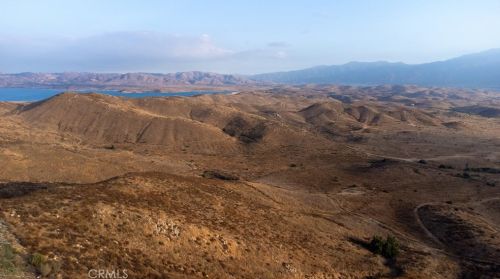 18458 Lakepointe Dr, Riverside CA  92503-0252 exterior