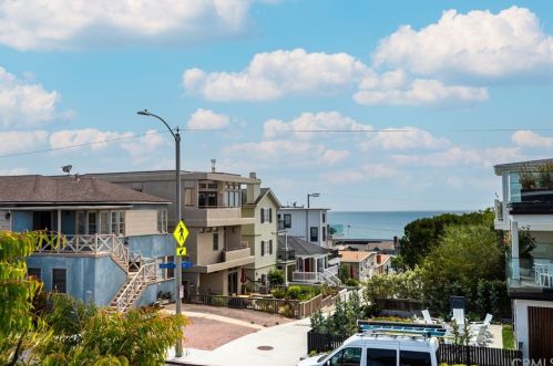 301 4th St, Manhattan Beach, CA 90266-6464