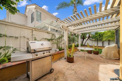 36 Del Perlatto, Irvine CA  92614-5360 exterior