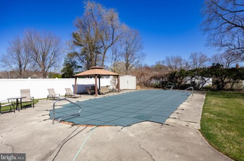 112 Apple Ln, Mount Laurel NJ  08054-1017 exterior