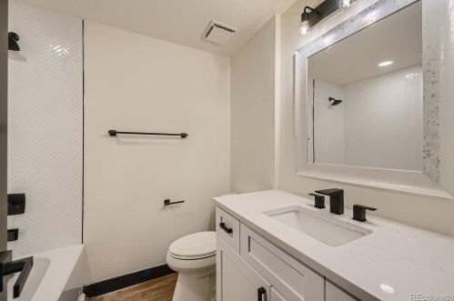 8526 Mineral Cir, Englewood CO 80112-2748 exterior