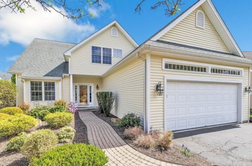 3 Waterford Ln, Huntington, CT 06484-5449