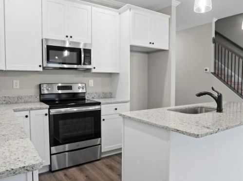 1522 Bluff Valley Cir, Gainesville, GA 30504-6605