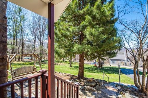 61 Sherman Heights Rd, Woodbury, CT 06798-3916