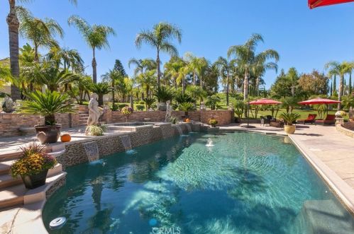 18003 Green Orchard Pl, Riverside CA  92508-8743 exterior