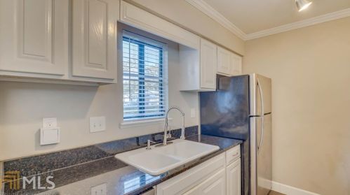 2 Finch Dr, Atlanta GA  30315-6502 exterior
