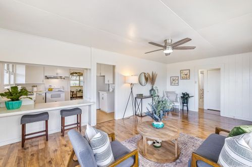 1704 Ahihi St, Honolulu, HI 96819-3707