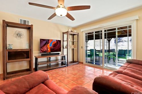 6010 Kitty Hawk Dr, Riverside CA  92504-1422 exterior