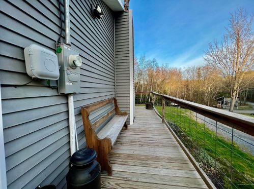 55 Memorial Dr, Winterport, ME 04496-3449