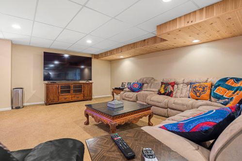 816 Mark Ln, Pingree Grove IL  60140-8278 exterior