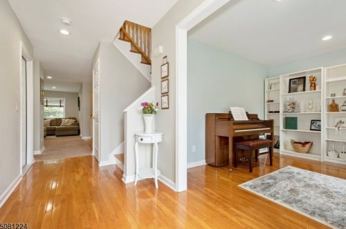 4 Celia Dr, Sparta, NJ 07871-2336