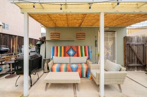 624 15th St, Huntington Beach CA  92648-4048 exterior
