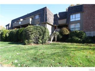 108 Ledgebrook Dr, Norwalk, CT 06854-1070