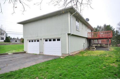 4 Harvest Ln, Windsor, CT 06095-1635
