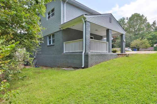 890 Kings Grant Dr, Atlanta GA  30318-6022 exterior