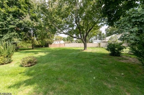 4 Lawrence Dr, Hackettstown NJ  07840-2510 exterior