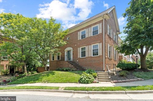 5901 Munson Ct, Falls Church, VA 22041-2442
