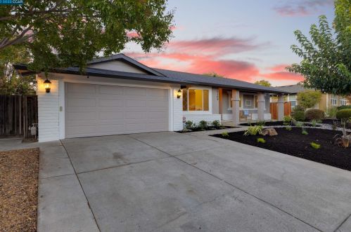 5209 Jomar Dr, Concord CA  94521-2341 exterior