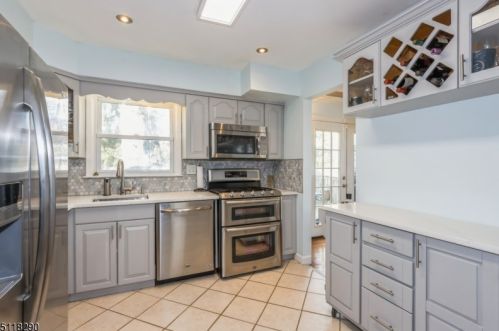 60 Colonial Ter, Springfield, NJ 07081-1920