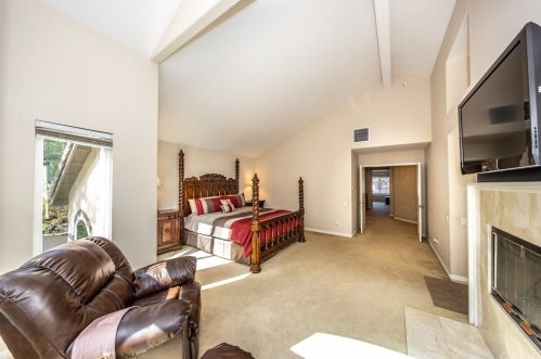 1098 Rexford Ln, Anaheim CA  92808-2333 exterior