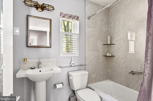 1211 Pinecrest Cir, Silver Spring MD exterior