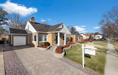 140 8th Ave, Des Plaines, IL 60016-2101