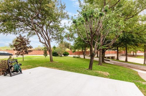 500 Ginkgo Cir, Irving TX  75063-8462 exterior