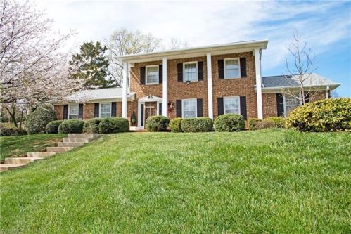 2 Red Forest Ct, Greensboro, NC 27410-3029