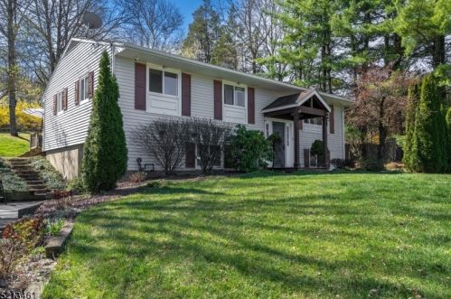 3 Autumn Ln, Hackettstown NJ  07840-4704 exterior