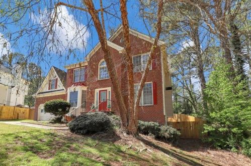 1815 Lisa Springs Dr, Lithonia, GA 30078-2927