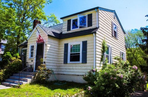 1604 Shore Rd, Warwick, RI 02889-4524