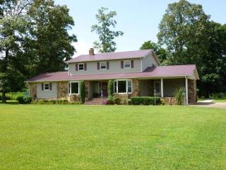 539 Old Airport Rd, Hillsboro, TN 37342-3037