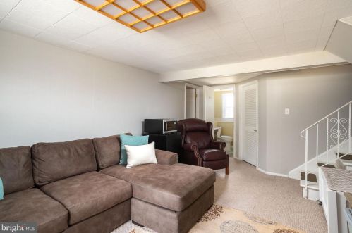 14 Winding Way, Trenton NJ 08620-2628 exterior