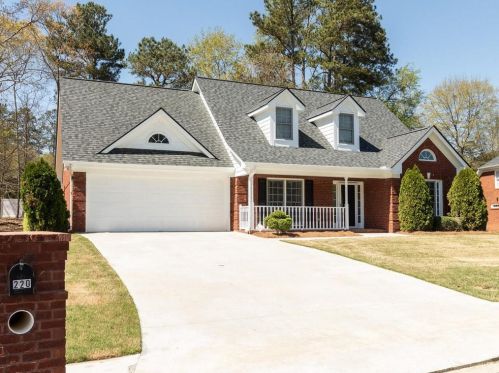 220 Missionary Rdg, Loganville, GA 30052-4084