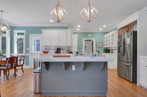 4876 Sunbury Rd, Midway, GA 31320-5402