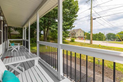 396 Cutts St, Portsmouth, NH 03801-3523