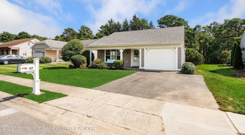 40 Flintshire Ter, Lakehurst, NJ 08759-6812