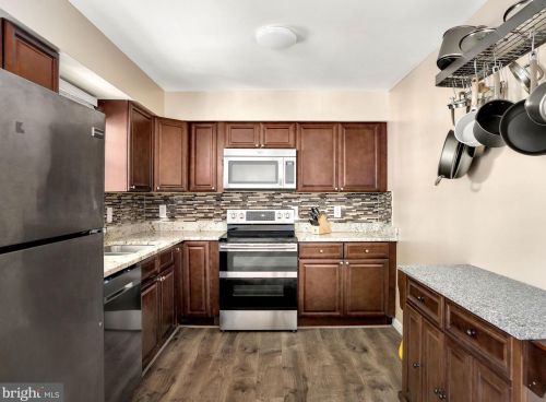 10383 Green Holly Ter, Silver Spring MD 20902-5803 exterior