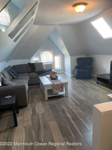 401 2nd Ave, Tinton Falls NJ  07712-6142 exterior