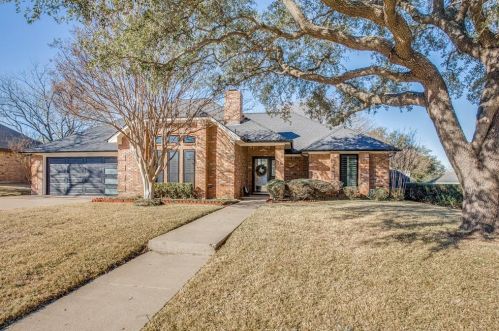 10140 Regent Row St, Fort Worth, TX 76126-3018
