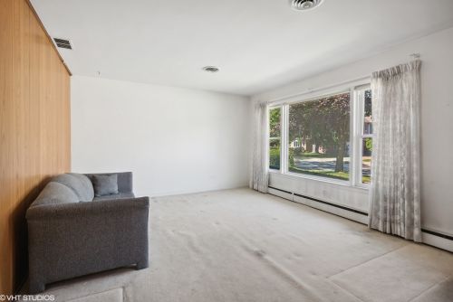 7907 Central Ave, Morton Grove, IL 60053-3607