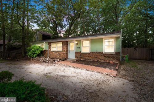 605 Beach Blvd, Lacey, NJ 08731-4936