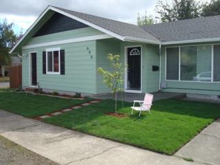 690 21st Ave, Eugene OR  97405-2922 exterior