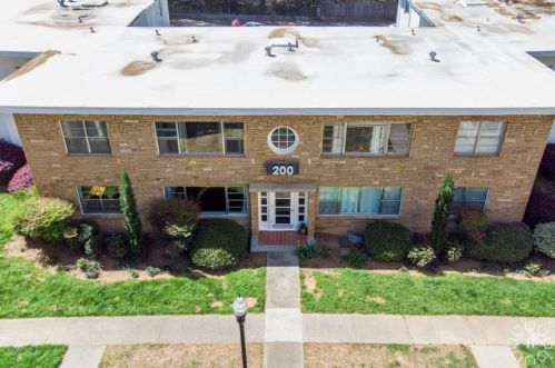 2240 Cheshire Bridge Rd, Atlanta GA  30324-4256 exterior