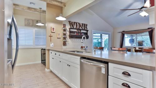 5474 Geoffrey Ave, Simi Valley CA  93063-4123 exterior