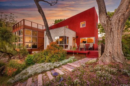 2025 Mt Vernon Ave, Riverside CA  92507-2528 exterior