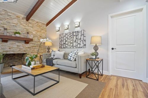 2110 Jardin Dr, Mountain View, CA 94040-2220