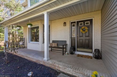 17 Pitching Way, Scotch Plains, NJ 07076-2911