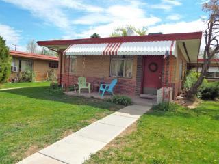 858 Dahlia St, Denver CO  80220-4211 exterior